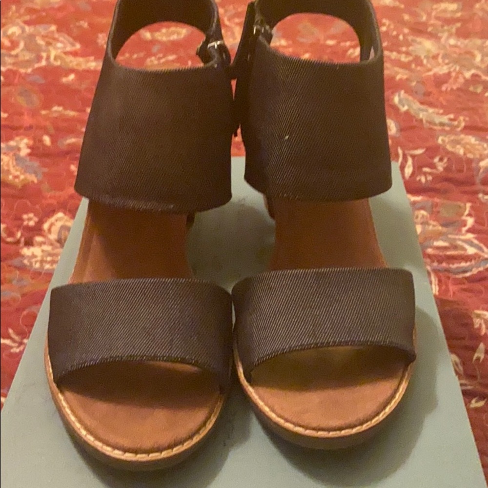 Brand new TOMS heeled sandals Majorca